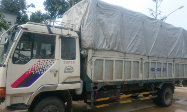 Đồng Nai: Tạm giữ xe tải đổ trộm chất thải rắn ra môi trường